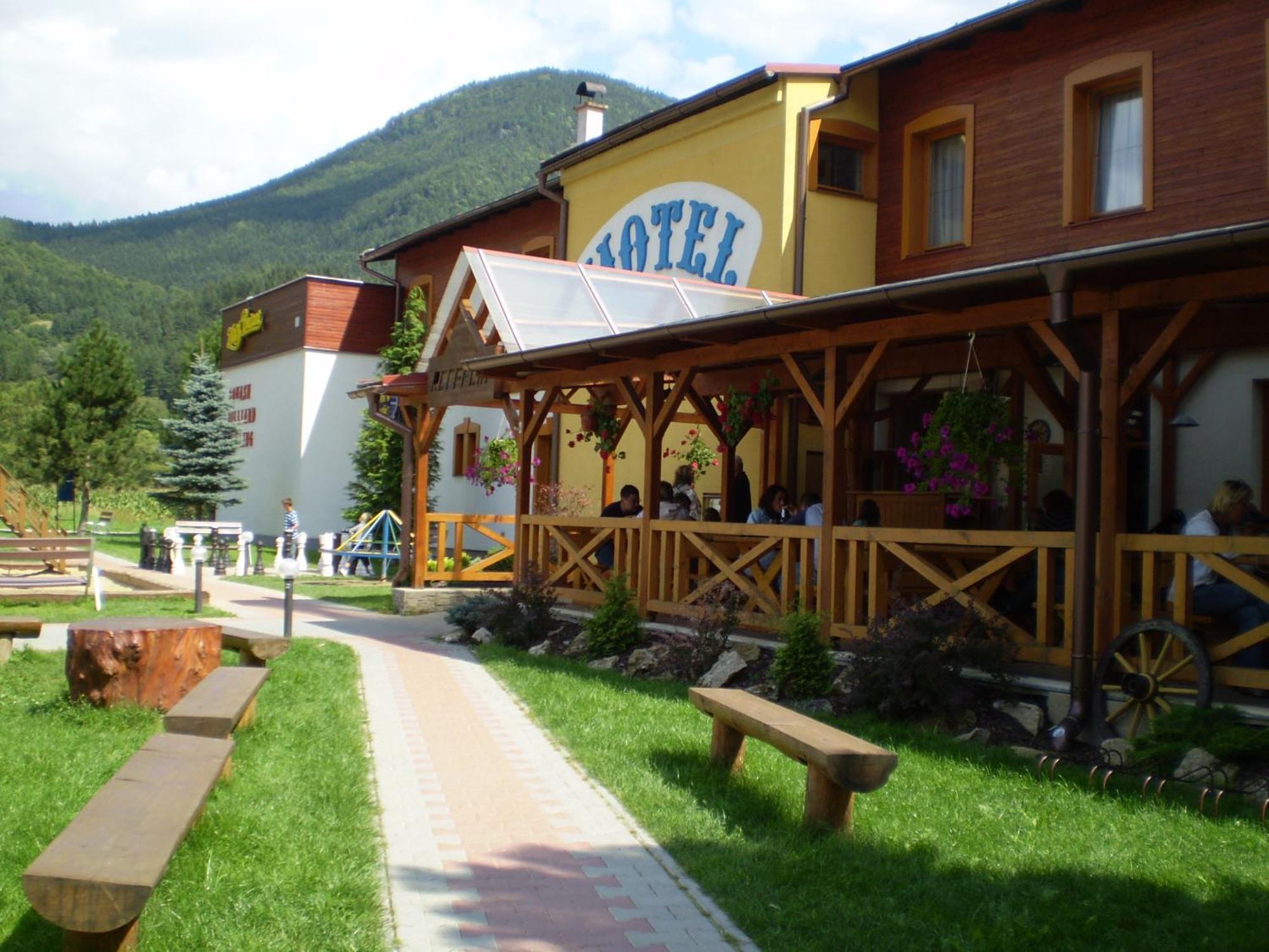 Motel Ranc Ruzomberok Exterior photo
